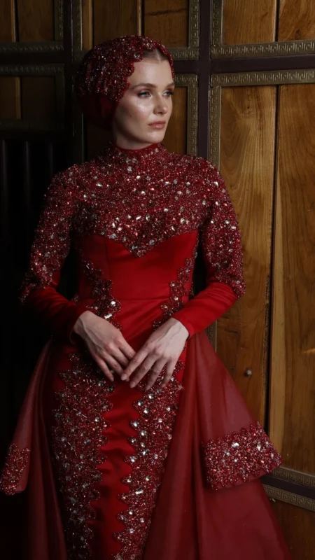 Işıltılı Tam İşlemeli Tesettürlü Kınalık